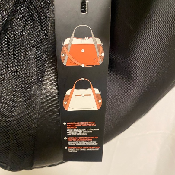 Brand New! KYODAN nylon & vinyl sport duffle w/strap. Great gym/overnight bag. - Picture 4 of 11